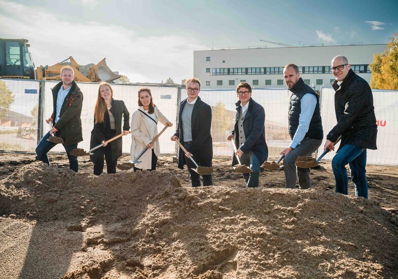 Mark Timmermann, ATP architects engineers, (3rd from right) with the client during the traditional groundbreaking ceremony. Photo: INBRIGHT Development GmbH/Patrick Lux