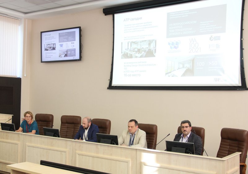 Алмаз Шакиров, директор проектов АТП ТЛП  (2-ой слева) на панельной дискуссии. Фото: ATP