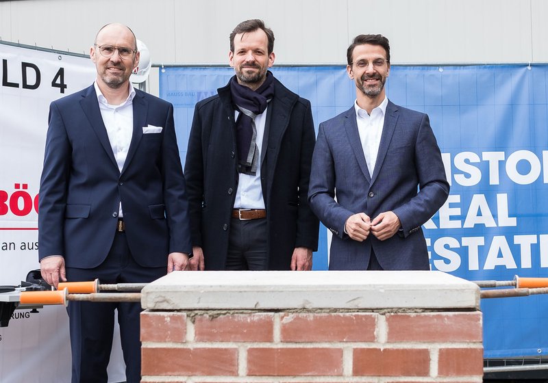 Tobias Schwarz, Managing Director, ATP Nuremberg (center), with representatives of the clients BayernCare and Instone Real Estate Development. Photo: ATP