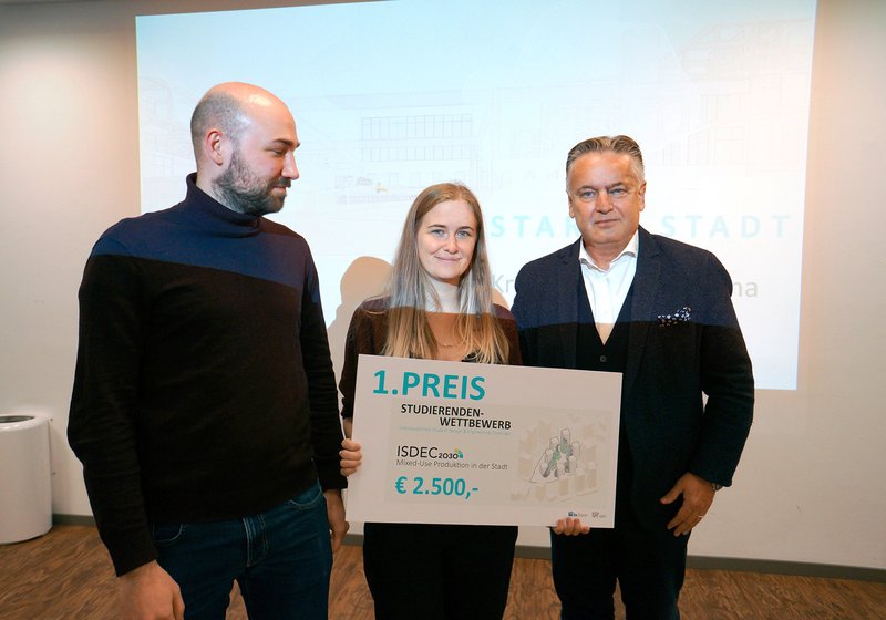 The winning team with the Chairman of the Jury, ATP partner and Head of Design at ATP Vienna, Dario Travaš. Photo: Institute of Integrated Construction Planning and Industrial Building