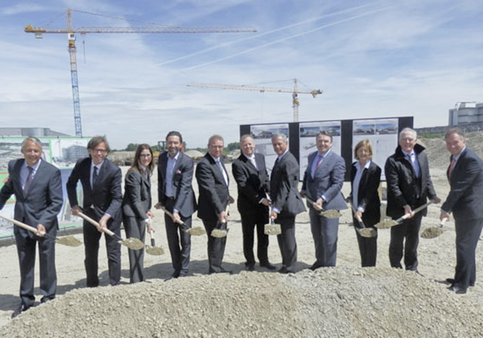 4th from left: Thomas Mattesich, ATP Munich, with client representatives and politicians at the groundbreaking ceremony. photo: Freudenberg